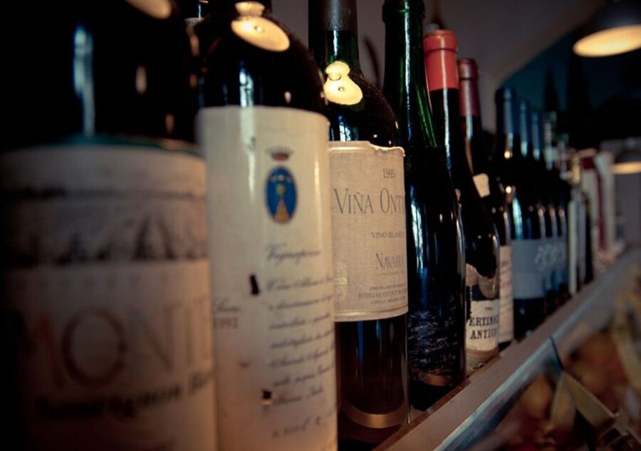 Milan Wine Tasting Experience - Inside La Dogana del Buongusto: A Classic Milan Wine-Bar Setting