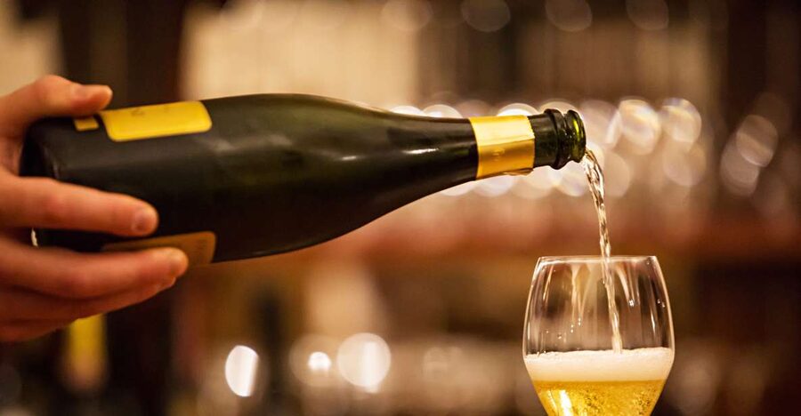 Milan: Wine Tasting Experience in the City Centre - Where this Milan tasting happens: a traditional wine bar in the center