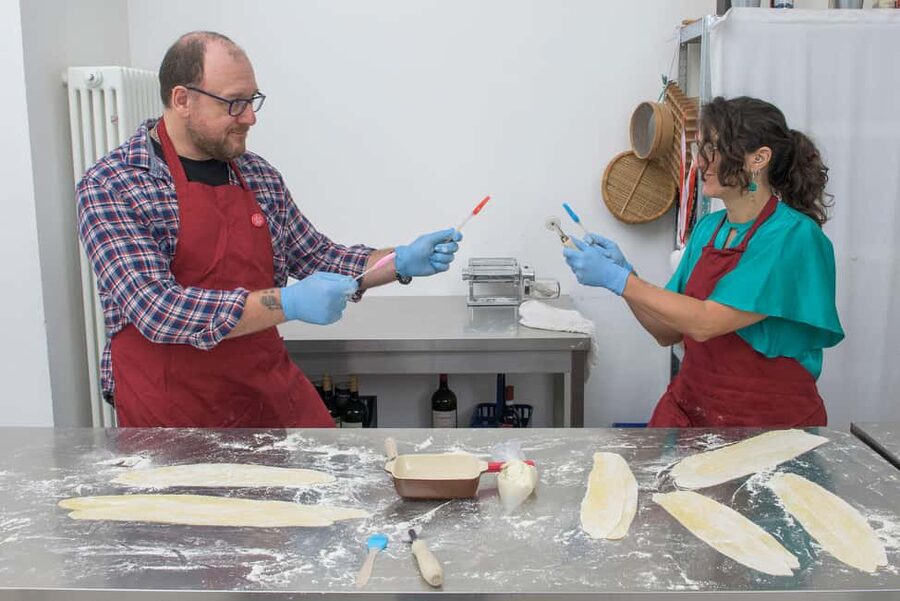 only in ITALIAN - International aperitif + cooking class in Italian - Cooking three international appetizers and/or a dessert