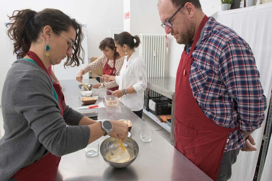 only in ITALIAN - International aperitif + cooking class in Italian - Who this class suits best (and who might not)