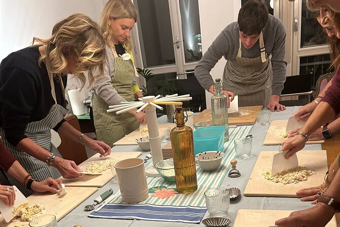 Pasta and Tiramisu join our cooking class - The 6:00 pm flow: cooking lessons that end in dinner