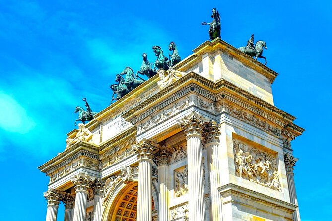 Private 3 Hours of Wonders in Milan (3km Friendly & Easy) - Piazza della Scala: the opera square and a Leonardo moment