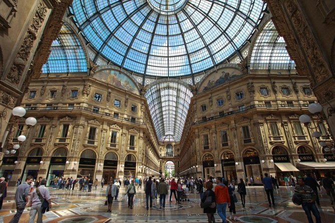 Private 4-Hour Walking Tour of Milan with private official tour guide - Piazza del Duomo: where Milan shows its rhythm
