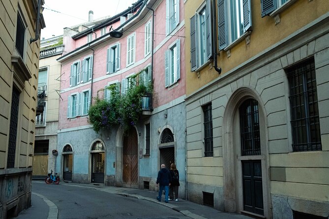 Private Milan Street Photography Walking Tour with an Artist - Darsena and Navigli Canals: reflections and old-meets-new color