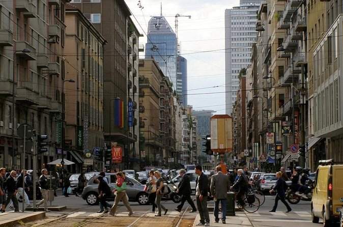 Private Tour: San Siro Stadium and Modern Milan Sightseeing with Hotel pick-up - Private guide and private driver: What you gain (and what you don’t)