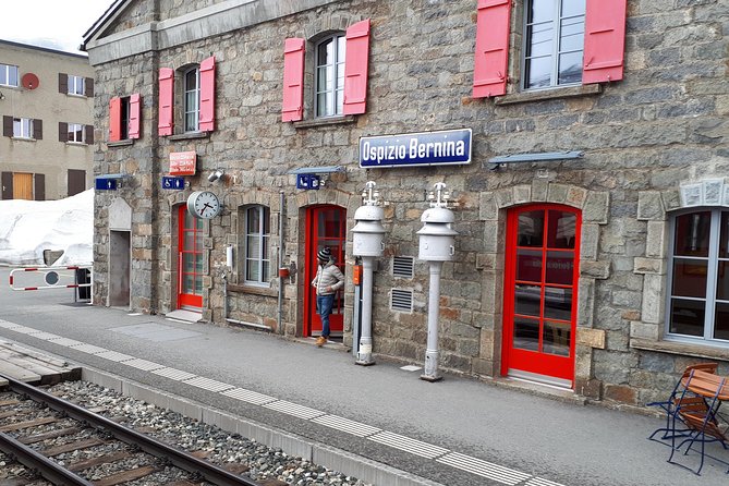Private tour to Bernina train & Lake Como. Hotel pick-up - St. Moritz for about an hour: what you can actually do