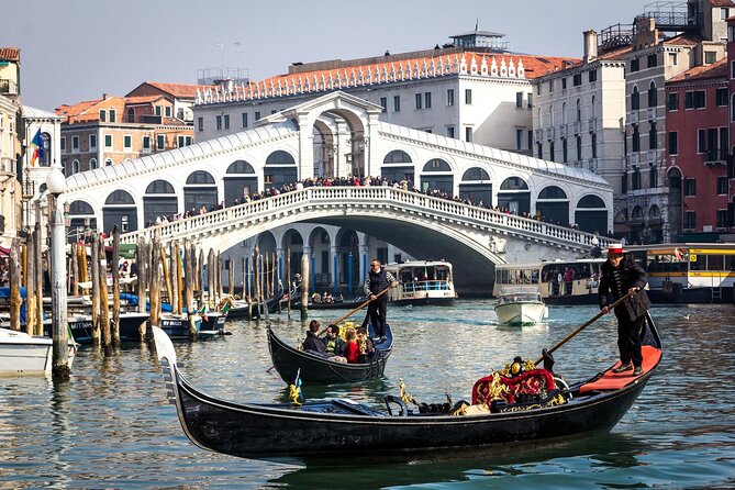 Private Transfer from Milan to Venice with a 2h Stop in Verona - Piazza delle Erbe: how to use your full 2 hours