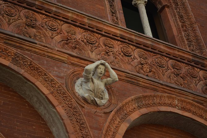 Secret Milan tour & Appetizer with its delicatessen - From Piazza del Duomo to hidden Milan at 4:00 pm