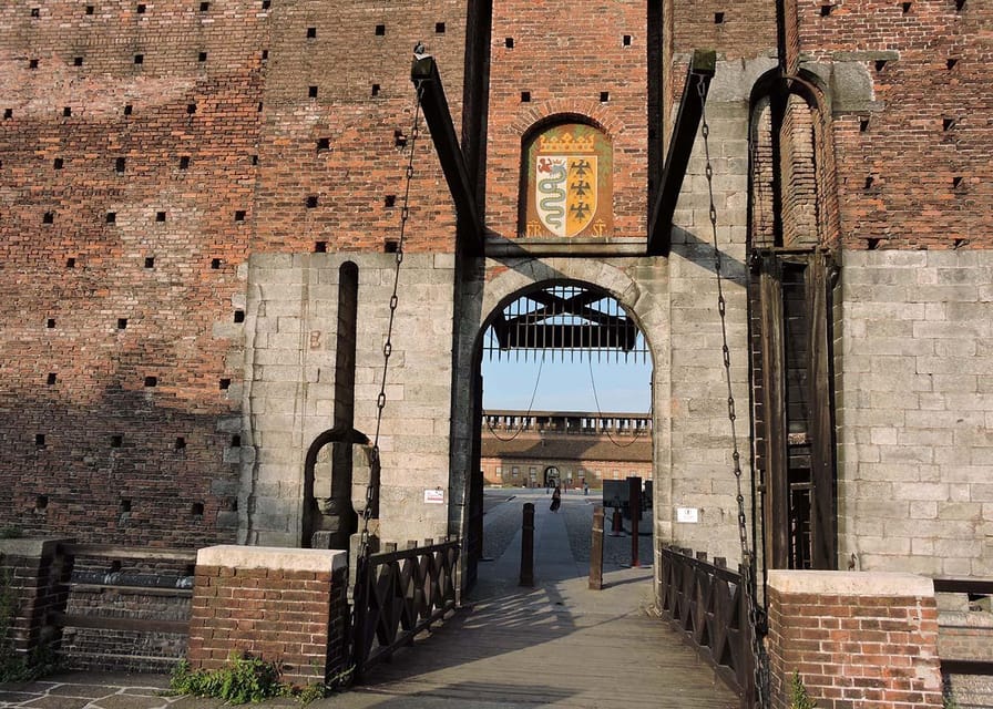 Sforza Castle & Michelangelo's Pietà Rondanini Guided Tour - Leonardo da Vinci stories that link art and science
