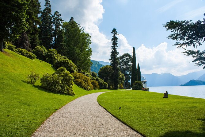 Small-Group Lake Como – Bellagio, Varenna & Hidden Waterfall - The boat cruise past Menaggio: a break that also changes the view