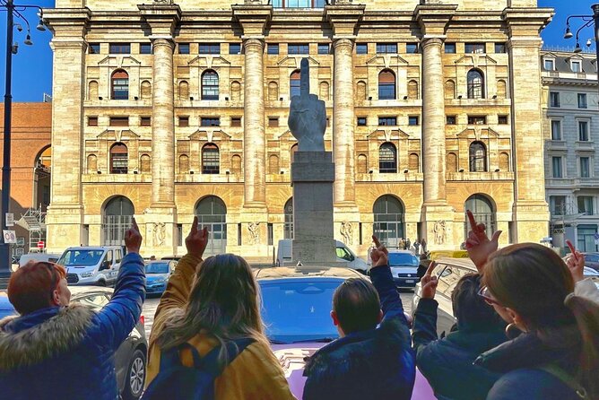 Tasty Milan Street Food Tour with Local Guide - Piazza della Scala and the Leonardo statue moment