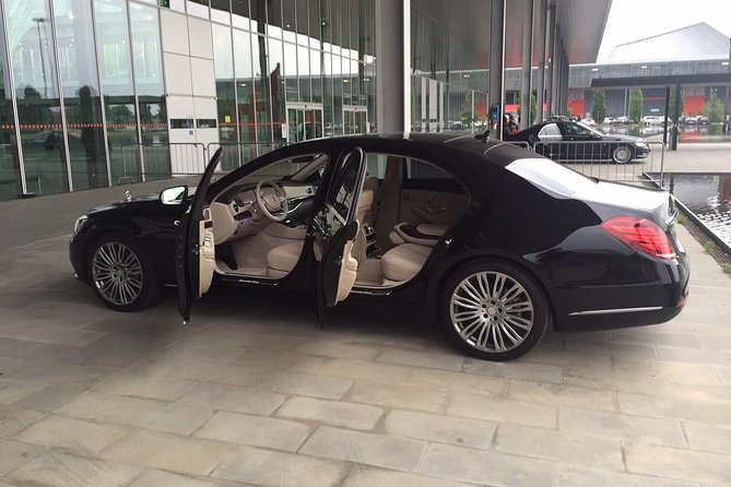 taxi / transfer service to and from airports - Meeting your driver at pickup time in Milan
