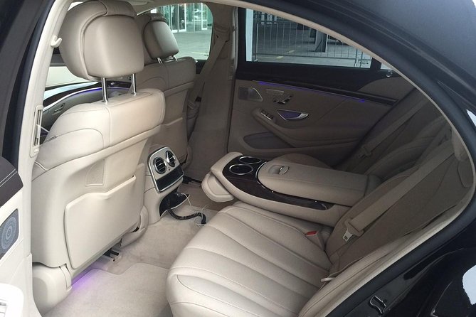 taxi / transfer service to and from airports - Meeting your driver at pickup time in Milan