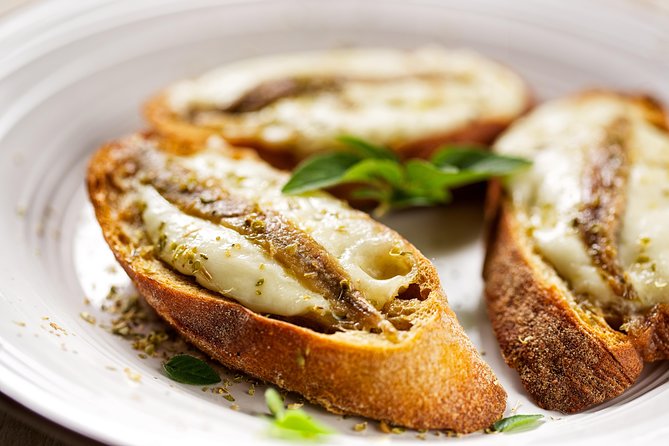 The art of the Italian Aperitivo with a local: Learn & Enjoy in Milan - Pairing Aperitivo Drinks With the Right Snacks