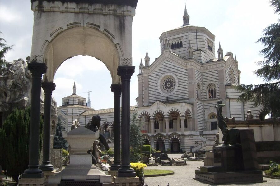 The Monumental Cemetery of Milan: Discover the Unexpected - The rest of the highlights: inscriptions, artistic styles, and a calmer way to look