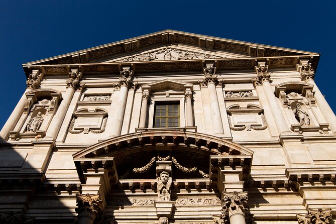 The Secret Milan – An Exclusive Stroll Beyond the Beaten Path - Piazza San Fedele: Manzoni’s Story and a Break From the Noise