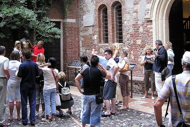 Verona & Lake Garda with Boat Cruise: Full-Day Tour from Milan - Piazza delle Erbe and Juliet stops: the quick hits that guide your lunch plan