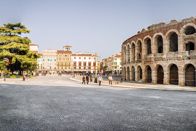Verona tour & cruise with Sirmione - From Milan - Tour leader and group size: why the experience can feel personal