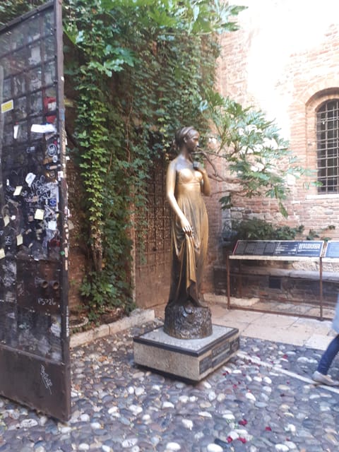 Visit of Verona and Lake Garda. Full day tour from Milan - Verona travel by air-conditioned coach: what to expect in the 2-hour ride