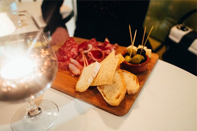 Wine Class and Tasting in Milan - Semi Private tour - Timing in Milan: why the 4:00 pm slot works